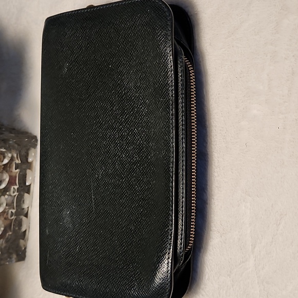 Louis Vuitton Taiga Leather Pouch - Picture 4 of 16